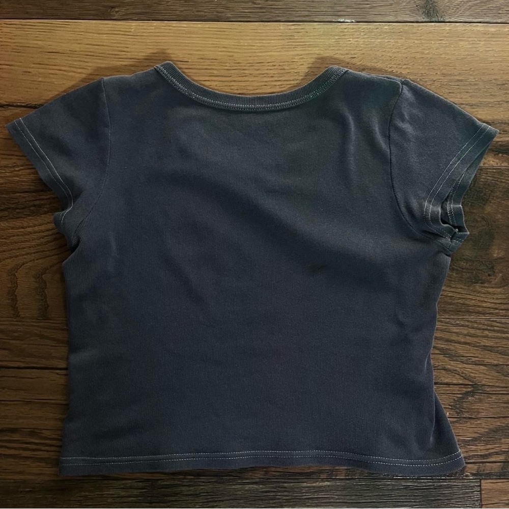 Brandy Melville cropped tee - Picture 3 of 3